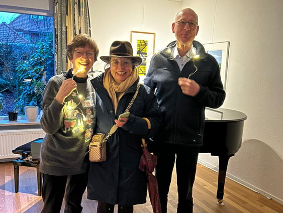 De Ochtend zet mensen in de kerstverlichting: Arlyanne en Jaap Kuipers