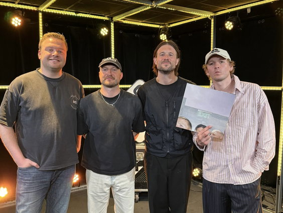 Bazart deelt hun muzikale inspiratiebronnen voor album 'EXIT' tijdens co-host in VoorAan
