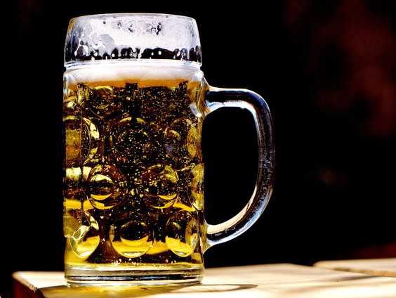 Brandende Vraag: mag je bier drinken achter het stuur?