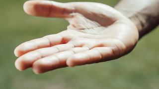 Brandende vraag: Waarom verbranden je handen niet in de zon?