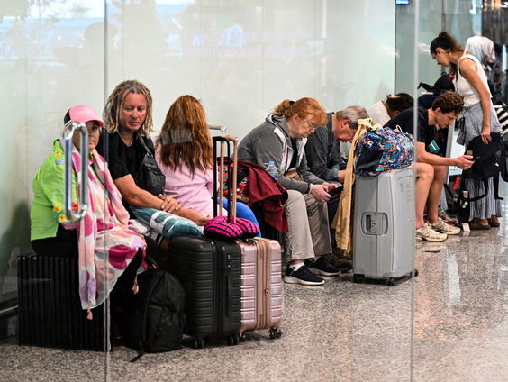 Duizenden Nederlanders vast in Midden-Oosten: “Niet eigenwijs doen en luisteren wat er wordt gezegd”