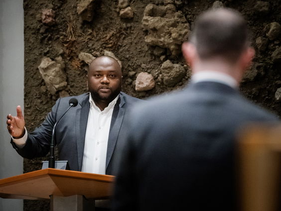 Lessen van jonge parlementariër Mpanzu Bamenga