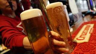 Hoogleraar uit adviescommissie gezet vanwege banden met alcoholindustrie