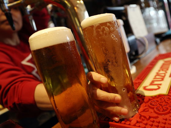 Alcohol drinken voor medisch onderzoek naar trilziekte