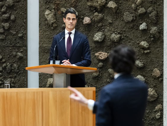 Moet minderheidskabinet AOW-plannen al intrekken?