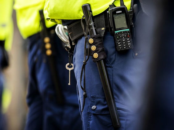 NS start proef met wapenstok voor boa's: eerst training, dan in de trein