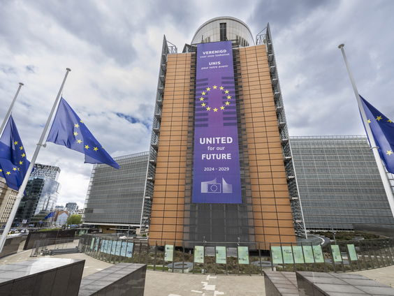 Europese Commissie legt Apple en Meta voor 700 miljoen euro boetes op