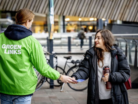 Voelen vrijwilligers van politieke partijen zich nog veilig genoeg om te gaan flyeren?
