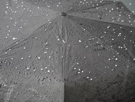 Onweer en stormwind in het oosten van het land