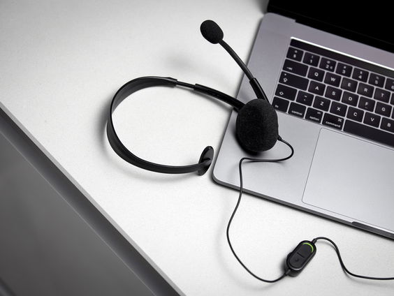 AI-bots die getuigen en slachtoffers verhoren: uitkomst of moeten we dit niet willen?