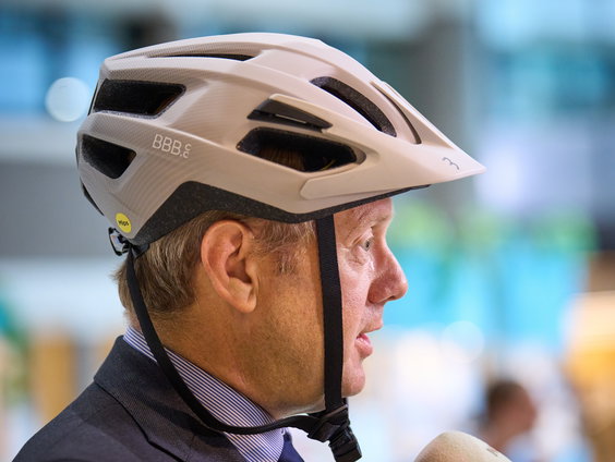 Wel of niet de fietshelm op?