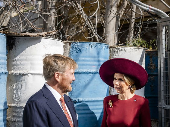 Stand.nl: Het staatsbezoek van de koning aan Kenia is pijnlijk