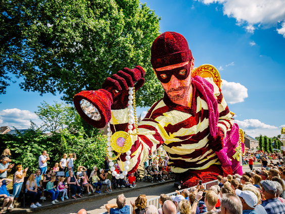 Corsokoorts weer losgebarsten in Sint Jansklooster