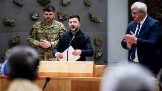 Zelensky in Den Haag: blijven vechten of nu vrede sluiten?