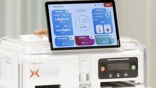 De mobiele kunstnier is in aantocht. Oud-voetballer en nierpatiënt Sam Tel ...