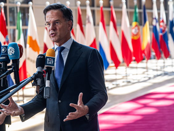 Wat zegt de NAVO-slotverklaring over de relatie tussen de NAVO-landen?