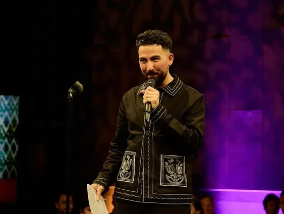 Gezamenlijke iftar in Theater Rotterdam georganiseerd door en voor de queer moslimgemeenschap