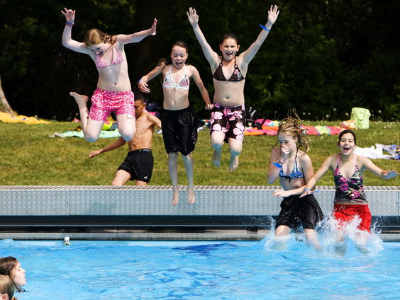 80 kilometer zwemmen om geld op te halen voor zwemles