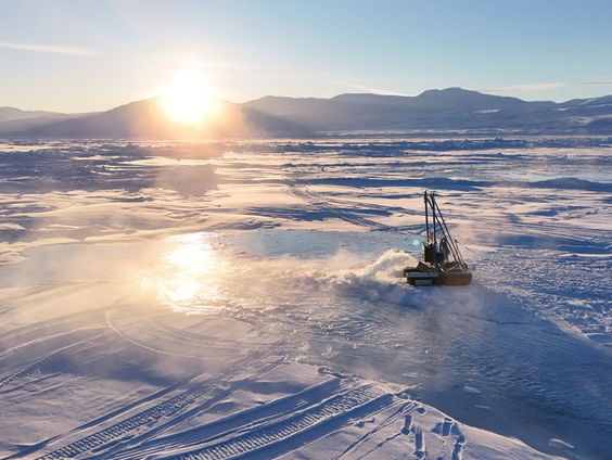 Nederlands bedrijf doet in Noordpoolgebied proef om zee-ijs dikker te maken