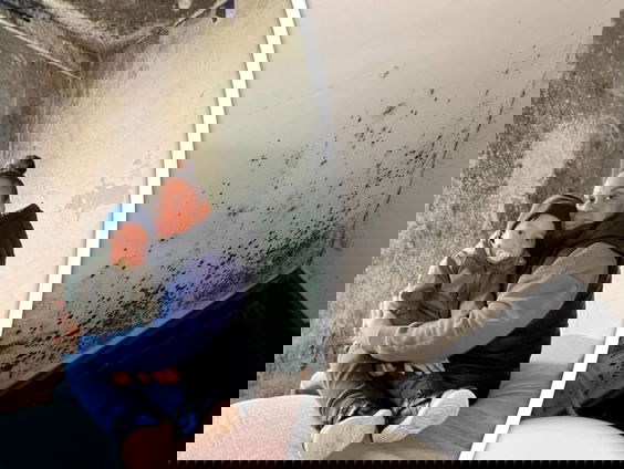 Kinderen die wonen in een huis met schimmel kunnen op school een achterstand oplopen