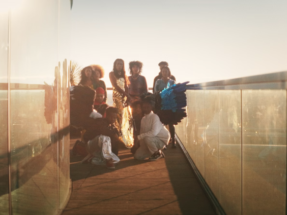 "Zonder vreugde kom je niet verder" - Zwart (trans) geluk, de kracht van vreugde en waarom juist dat een vorm van verzet kan zijn.