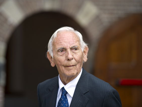 Terug naar Toen: Politicus Max van der Stoel overleden