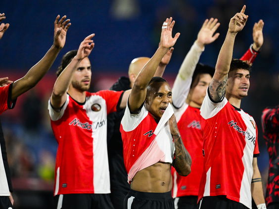 Feit of Fictie: Is Hand in Hand Kameraden oorspronkelijk een Ajax lied?