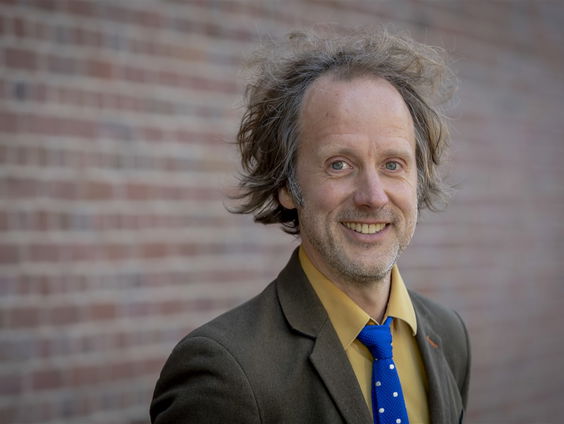 Cabaretier Ronald Snijders het theater in met voorstelling 'Als Mens'