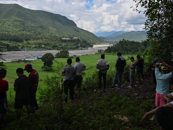Dodental ramp Nepal en Tibet gestegen, opnieuw een dam gebarsten