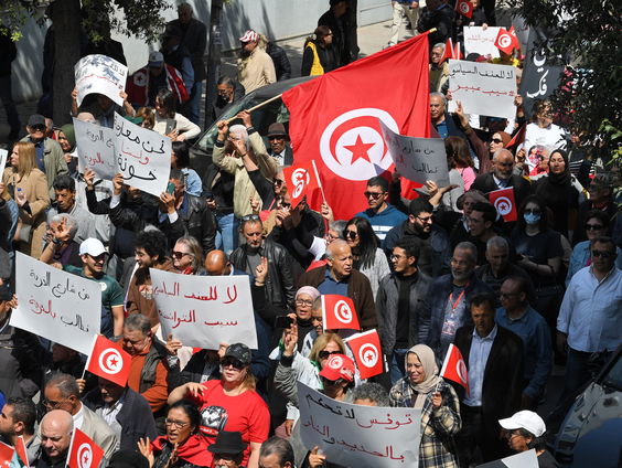Massaproces tegen oud-politici en oppositie in Tunesië laat grote scheuren in democratie zien