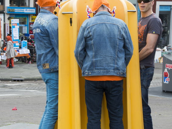Een veelvoorkomende angst onder mannen: plassen in het openbaar