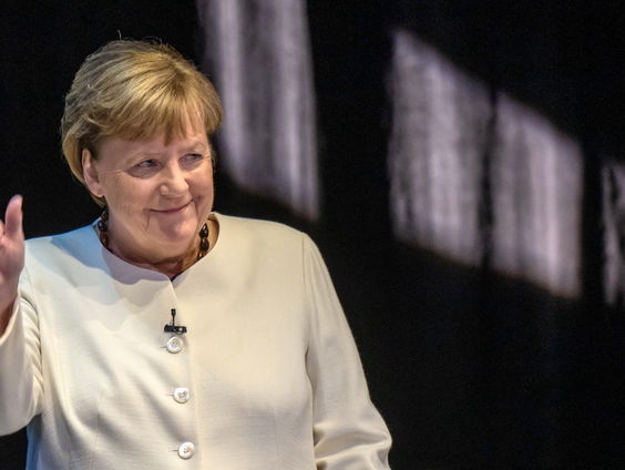 Angela Merkel, die größte?
