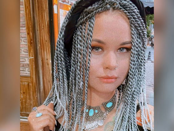 Russisch model neemt het op tegen Poetin