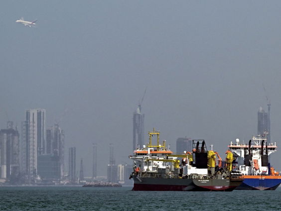 Wat gebeurt er met de olieprijs na reeks nieuwe Iraanse aanvallen?