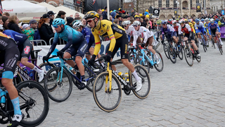 Wielrenners betrapt op door rood in Ronde van Vlaanderen
