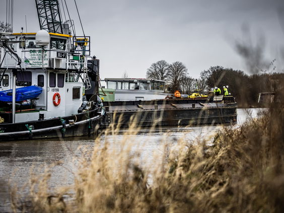 Na maanden stroomt er weer water door het Limburgse Julianakanaal