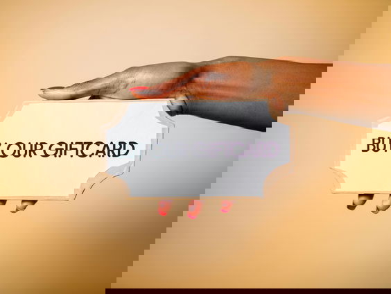 Geen cadeaukaarten meer voor gezinnen in armoede na faillissement Groupcard, hoe nu verder?