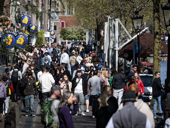 Wat gaat Amsterdam doen om miljoenen toeristen te weren?