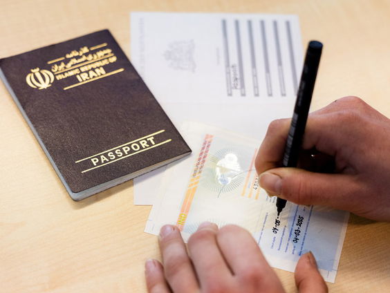 Vluchtelingen verliezen mogelijk verblijfsvergunning door 'nepbekering' tot christendom