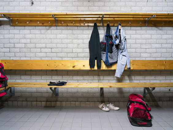Ouders spannen rechtszaak aan tegen sportclub: 'Kinderen geroyeerd omdat ze niet wilden douchen'