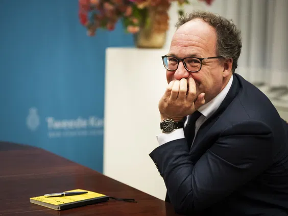 Koolmees presenteert vanavond zijn bevindingen: middendoor of over rechts?