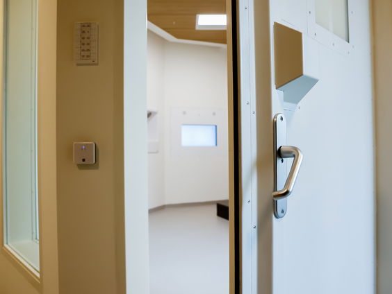 Men wil van de isoleercel af, maar het aantal opsluitingen neemt toe