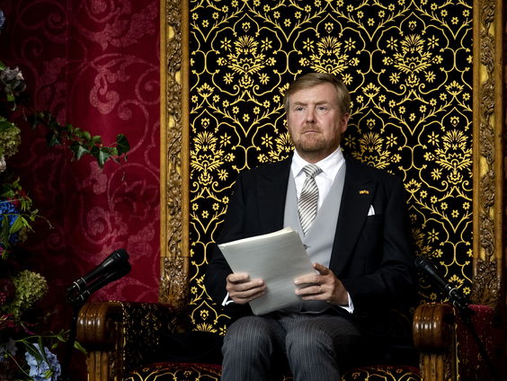 Lang leve de lege troon van de macht