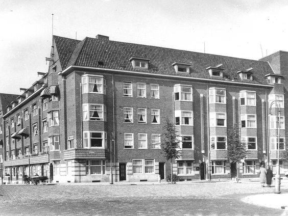 Vrouwelijke stempel op de architectuurstijl Amsterdamse School