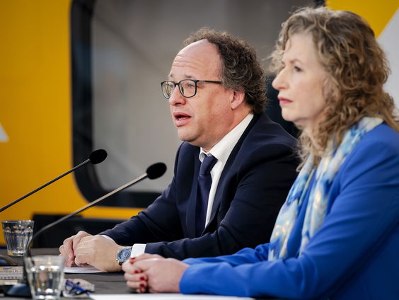 Hoeveel verdienen NS-medewerkers eigenlijk?