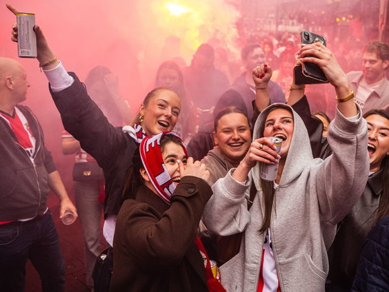 PSV viert 27ste landstitel na misstap Feyenoord in Volendam