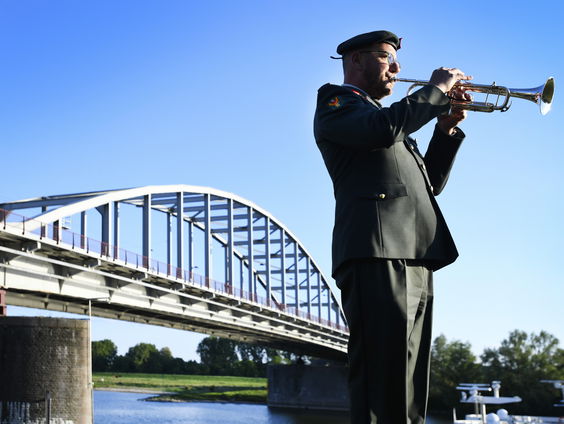 Jubileum 80 jaar vrijheid gevierd bij John Frostbrug in Arnhem