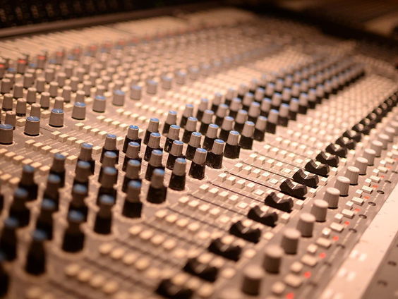 Van supermarkt naar studio: de bijzondere reis van songwriter Lars