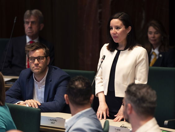 Wat stopt Imane Elfilali, Volt-fractievoorzitter in de gemeenteraad van Rotterdam, in de Tijdcapsule?