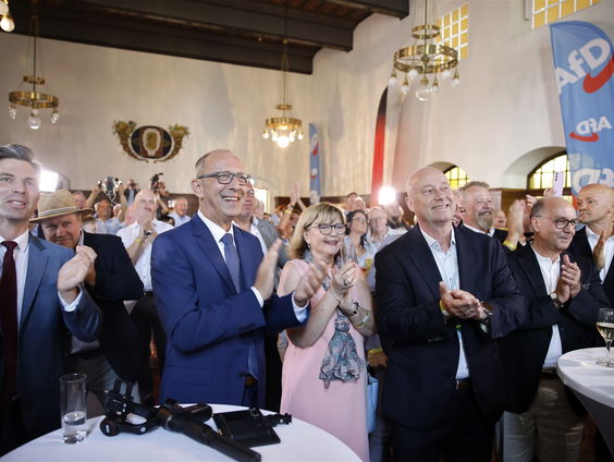 Oost-Duitsers geven rode kaart aan regeringscoalitie